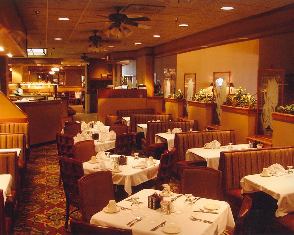 Radisson Hotel Bismarck Restoran gambar